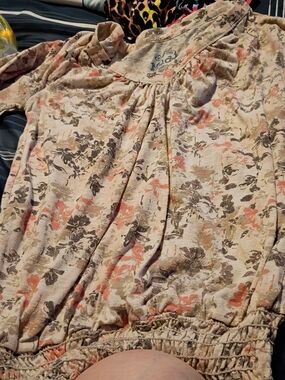 Mudd Long Sleeve Floral Tee in Beige, Pink and Gray
